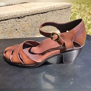 DANSKO Women's Size 39 (USW 8.5 - 9) Heeled Leather Sandals Brown 3306787800. VG